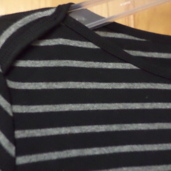 Tommy Bahama T-Shirt Long Sleeves ~Black + Gun Metal Stripes-Size: Large NWT $58 - Picture 6 of 10
